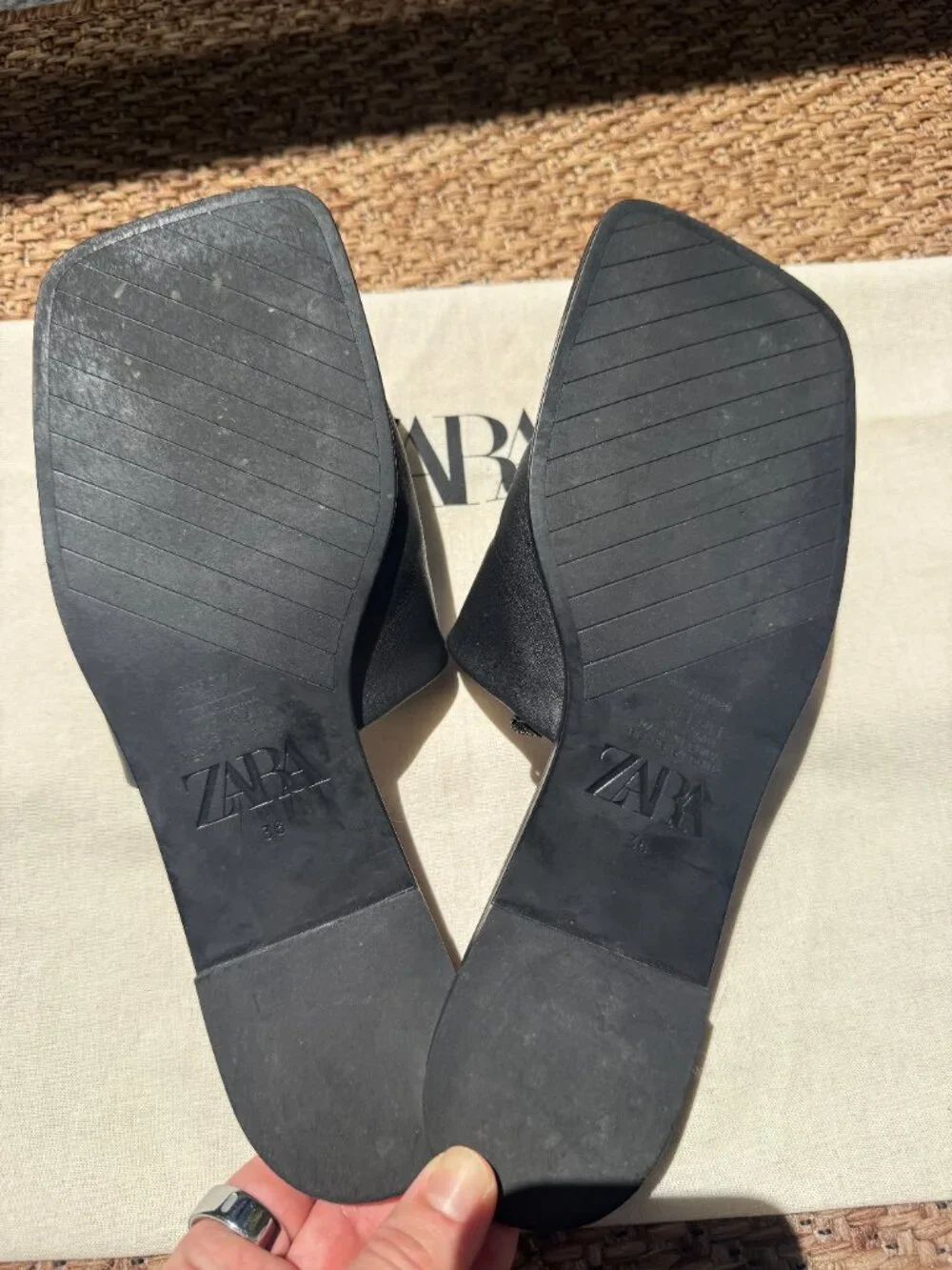 Zara Black Flat Sandals With A Square Toe - Picture 2 of 3